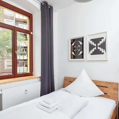 - Small But Lejlighed